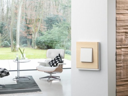 Distributor saklar Schneider