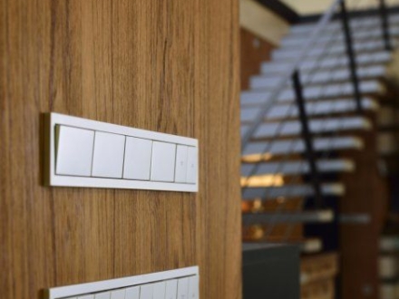 Distributor Saklar Berker